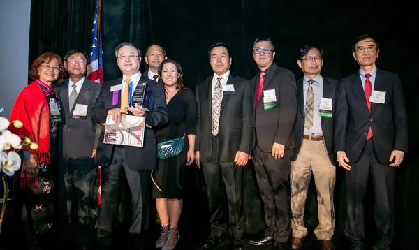 大喜訊丨皇家空調(diào)總裁余紹培先生榮獲“專業(yè)承建商卓越獎(jiǎng)”