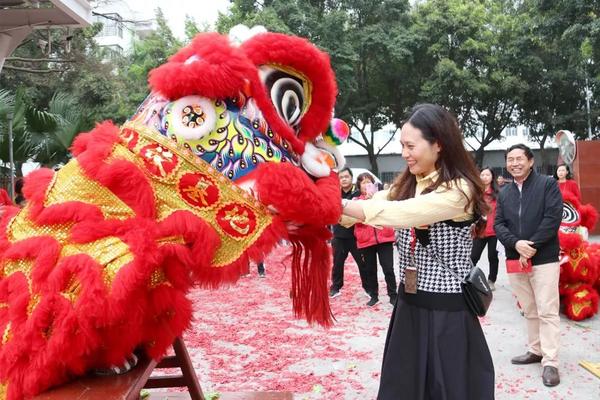 皇家空調(diào)丨2019，開工大吉 醒獅迎瑞年